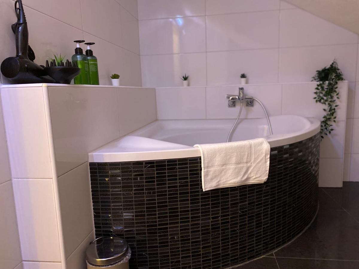 Deluxe Business Suite Mit Netflix Premium & Parkplatz, Zentral Zu Audi & Schwarz Gruppe With 2 Bedrooms Bad Friedrichshall Exterior foto
